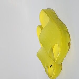 UGG Women’s Jella Clear Slide Sunny Yellow Jelly Sandal Pool/Beachwear s…